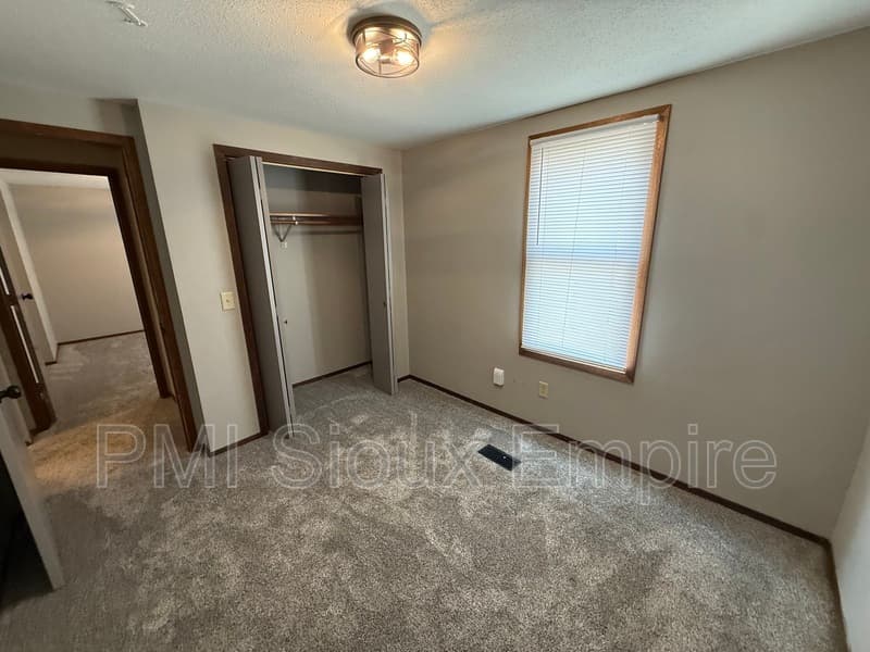 Sioux Falls Townhome: 211 N Fairfax Ave