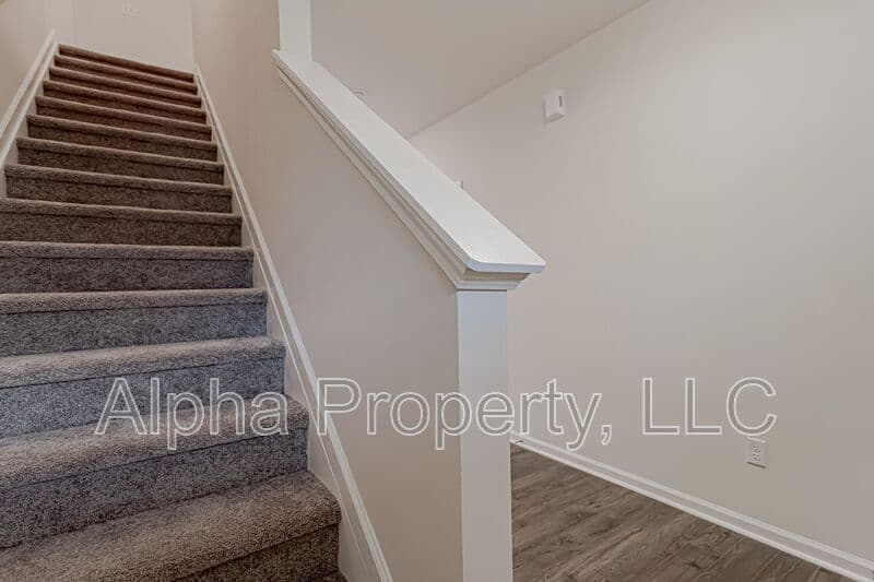 Duncan House: 25 Apricot Ln
