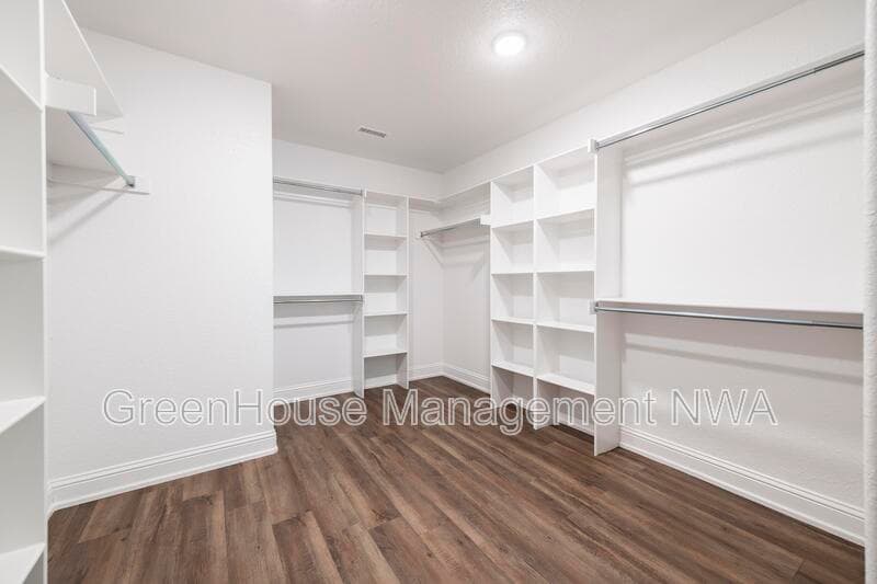 Siloam Springs House: 710 W Jillian Street