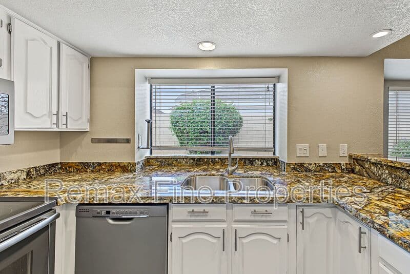 Phoenix House: 3306 E Taro Lane