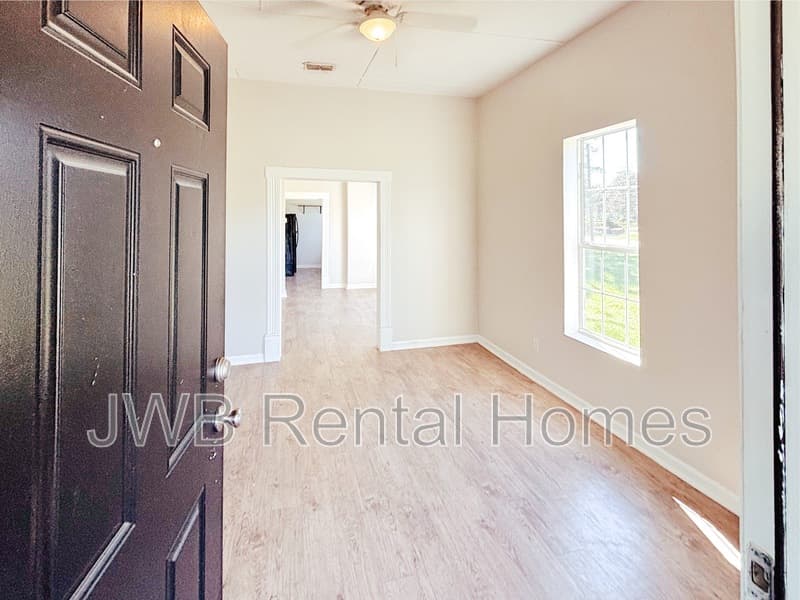 Jacksonville House: 291 Claude St