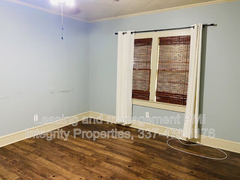 Broussard House: 306 S Lee Ave