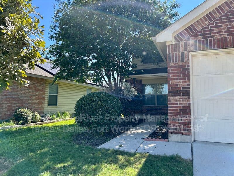 Haslet House: 809 San Miguel Trl