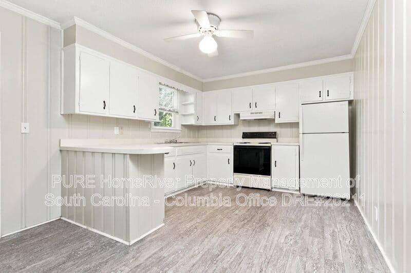 Columbia House: 3624 Live Oak St