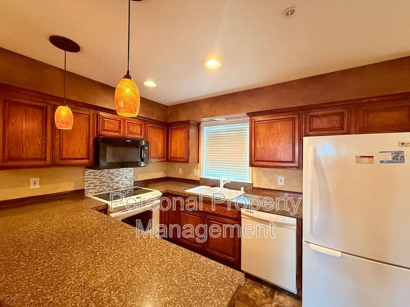 Vancouver Condo: 2766 E McLoughlin Blvd