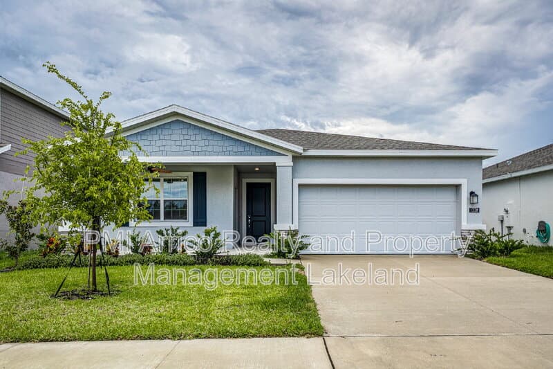 Winter Haven House: 1228 Tyler Lp