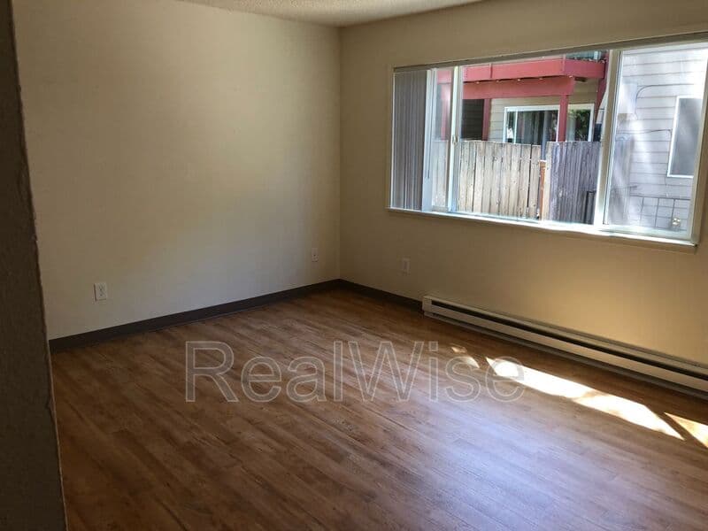 Portland Condo: 13435 SE Stark St
