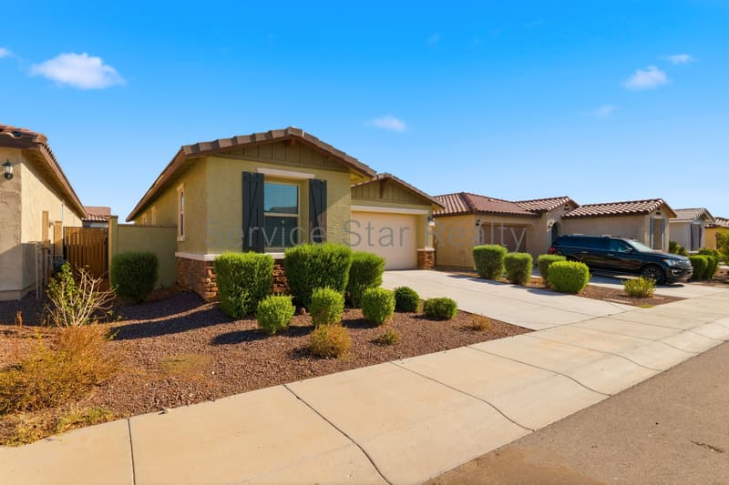Litchfield Park House: 19692 W Roma Ave