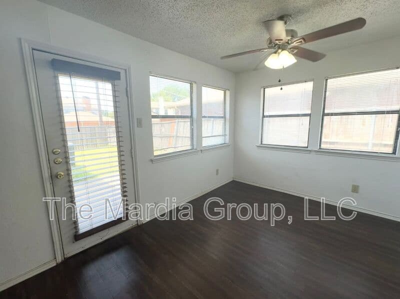 Dallas House: 13217 Fall Manor Dr