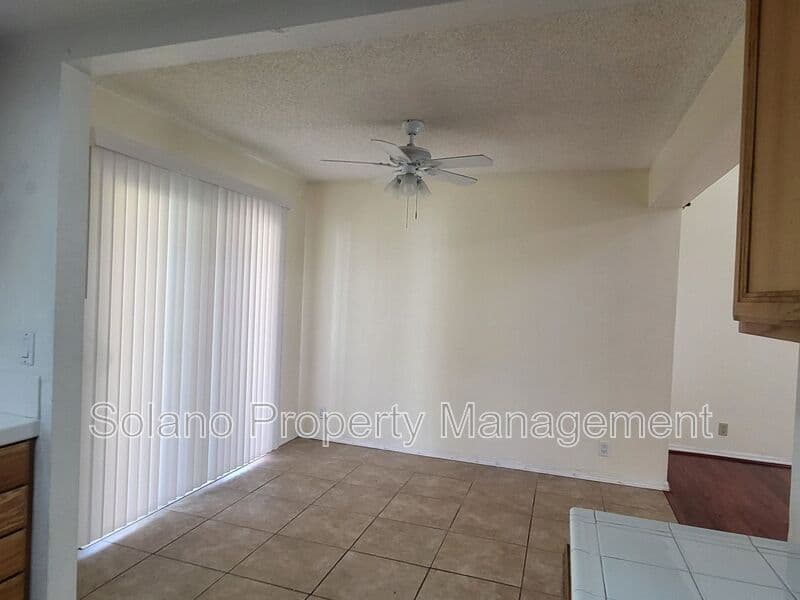 Vallejo House: 125 Serpentine Drive
