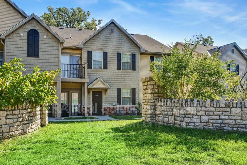 Columbus Condo: 1581-103 Gilmore Park Ave