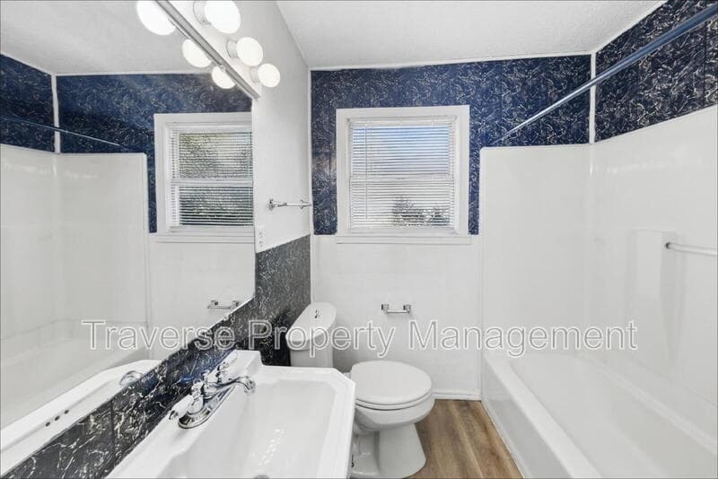 Haltom City House: 5025 Catalpa St