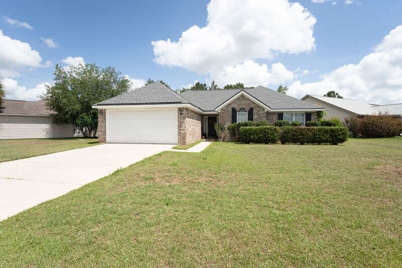 Pooler House: 13 Katama Way