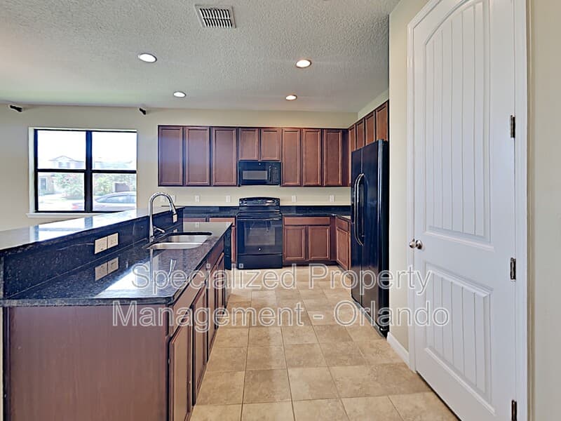 Windermere House: 12986 Holdenbury Ln
