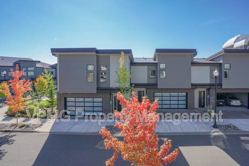 Camas Townhome: 4733 Southeast Ascension Drive