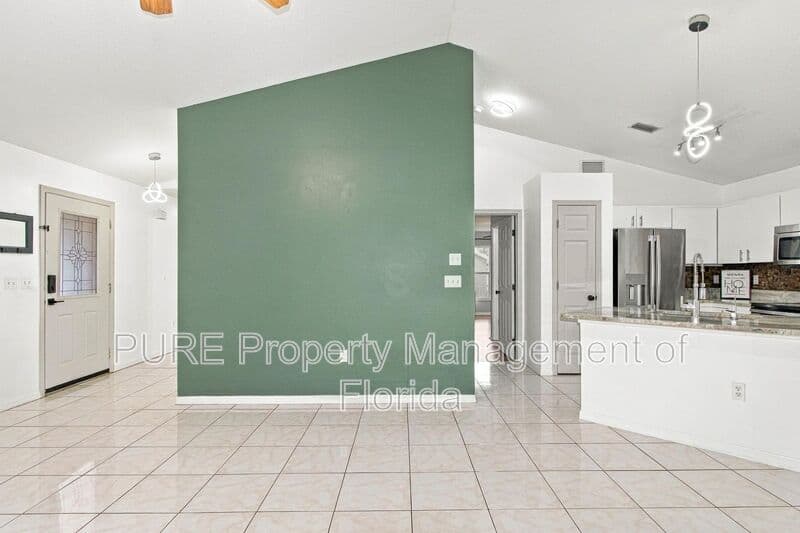 Ocala House: 645 NW 65th St