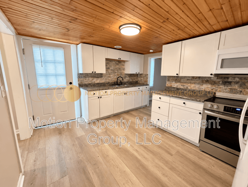 Lenoir House: 808 Harrisburg Dr SW