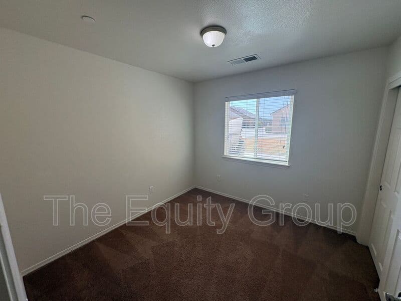 Tulare House: 2109 Bella Oaks Drive