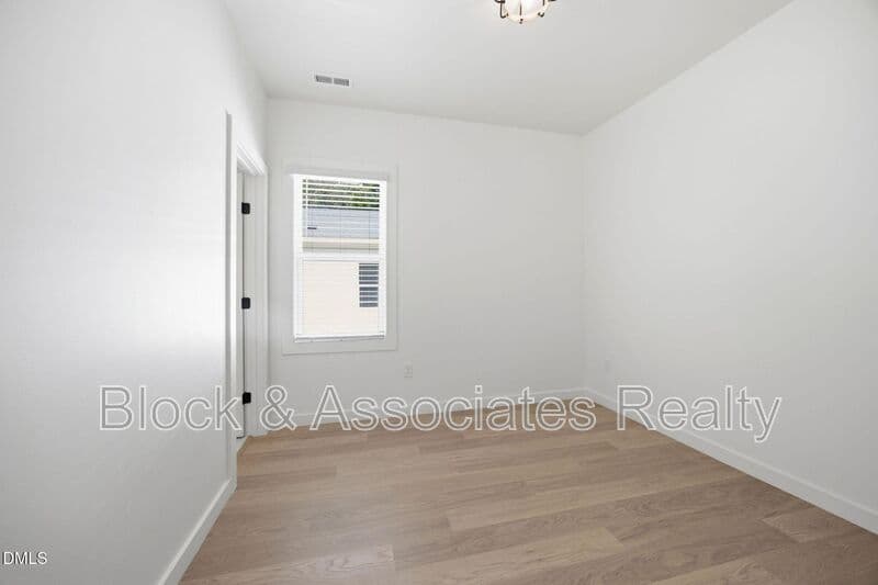 Raleigh House: 2815-101 Wilcox Place