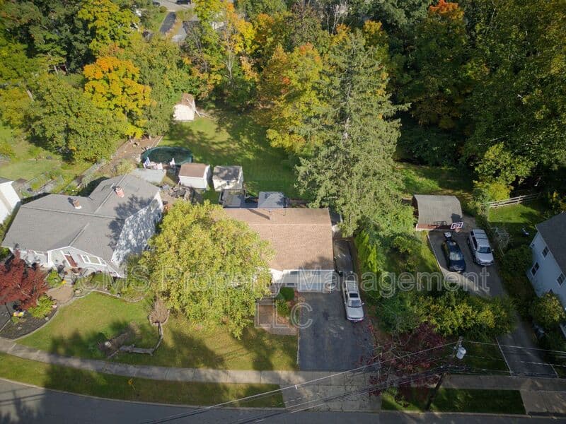 Bloomingdale House: 128 Reeve Ave