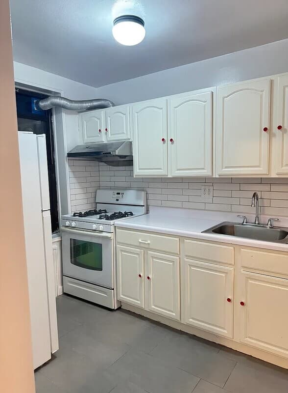 Brooklyn Condo: 415 Beverley Rd