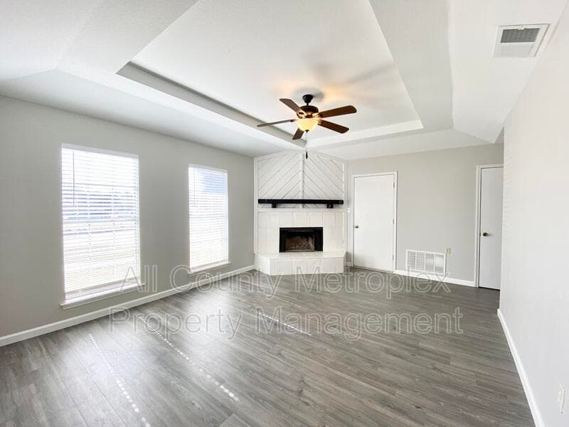 Arlington House: 3809 Tamarron Ln
