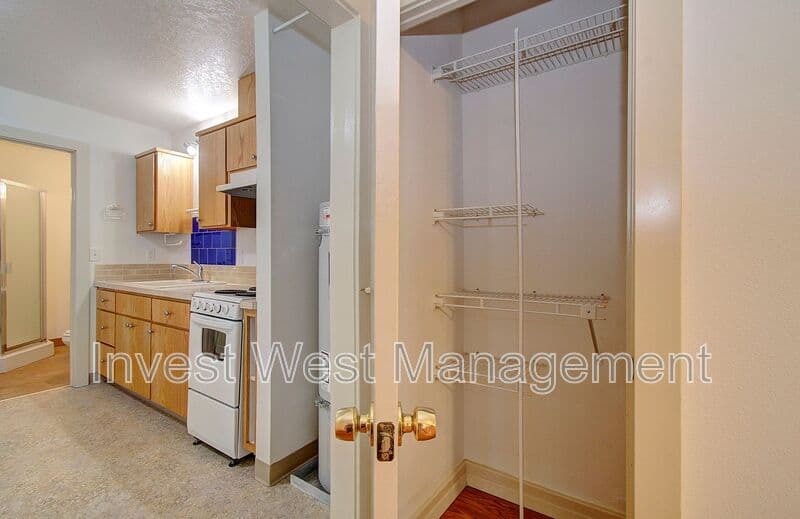 Vancouver House: 2703 E 8 Street