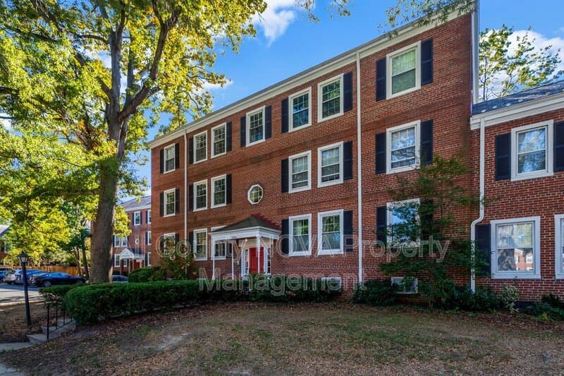 Arlington Condo: 2994 S Columbus St