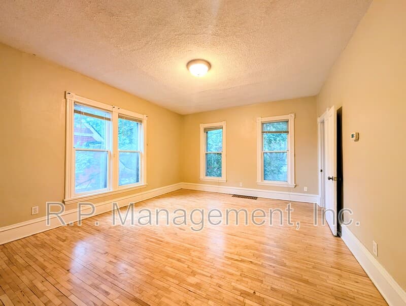 Saint Paul Condo: 2048 Carroll Ave