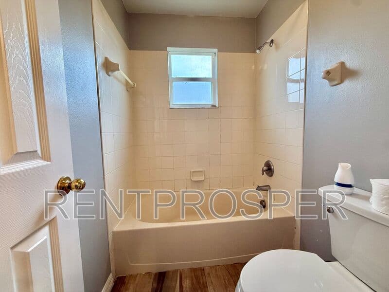 Kissimmee House: 677 Elbridge Dr