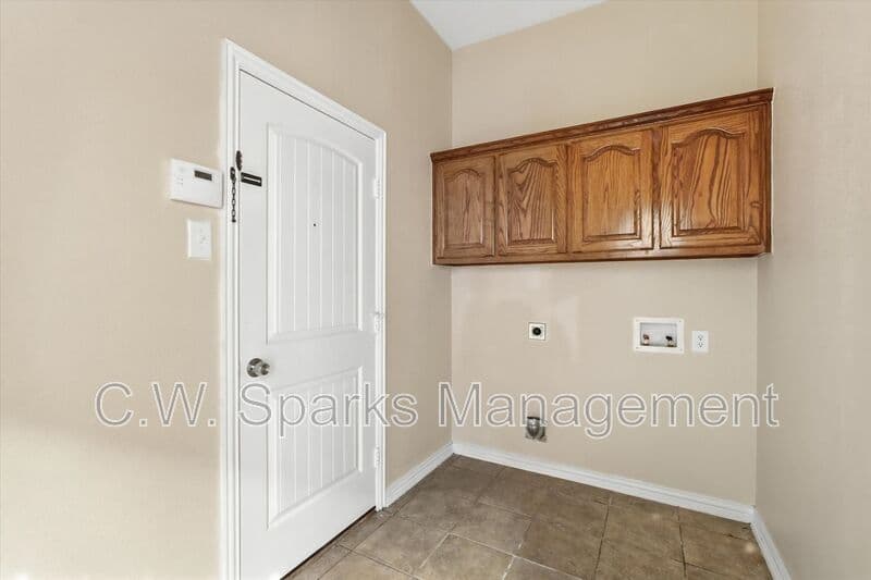 Dallas House: 6716 Prairie Flower Trail
