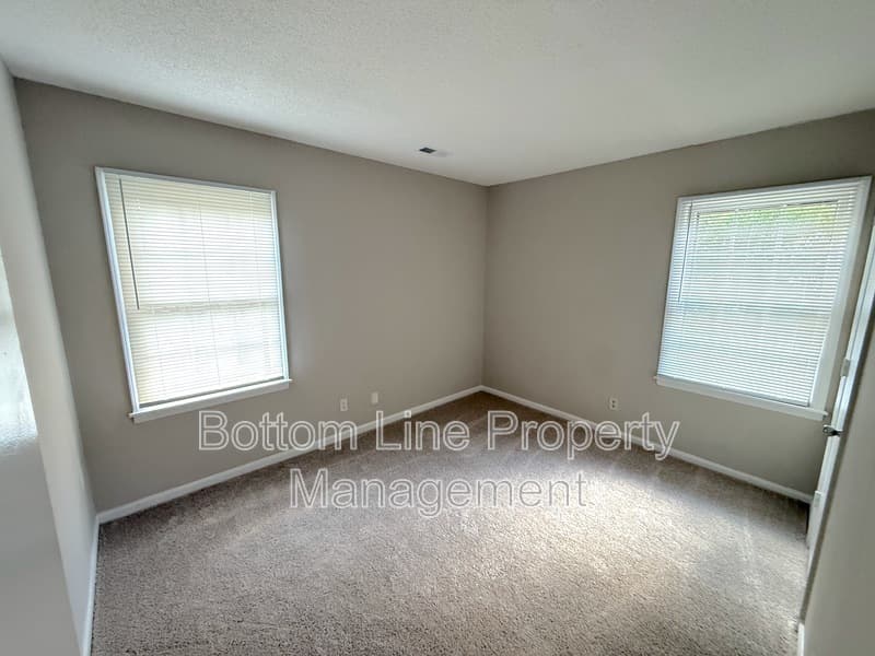 Charlotte House: 5301 Rolling Oak Ln