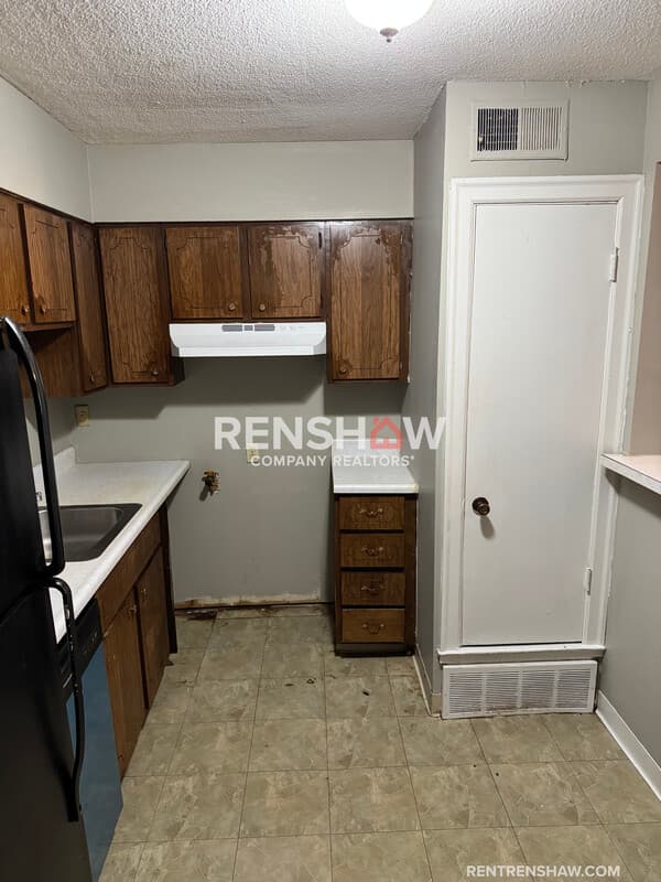 Memphis Condo: 3228 S Mendenhall Rd 2b
