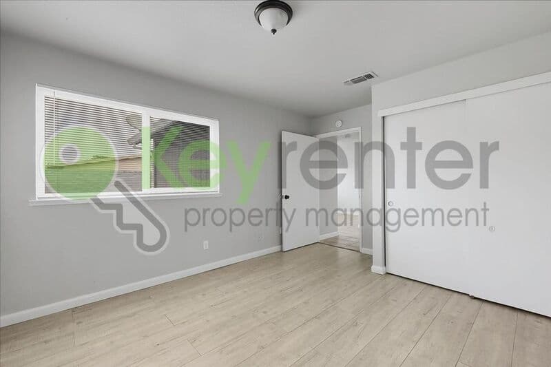 Sacramento House: 5726 Falconer Way