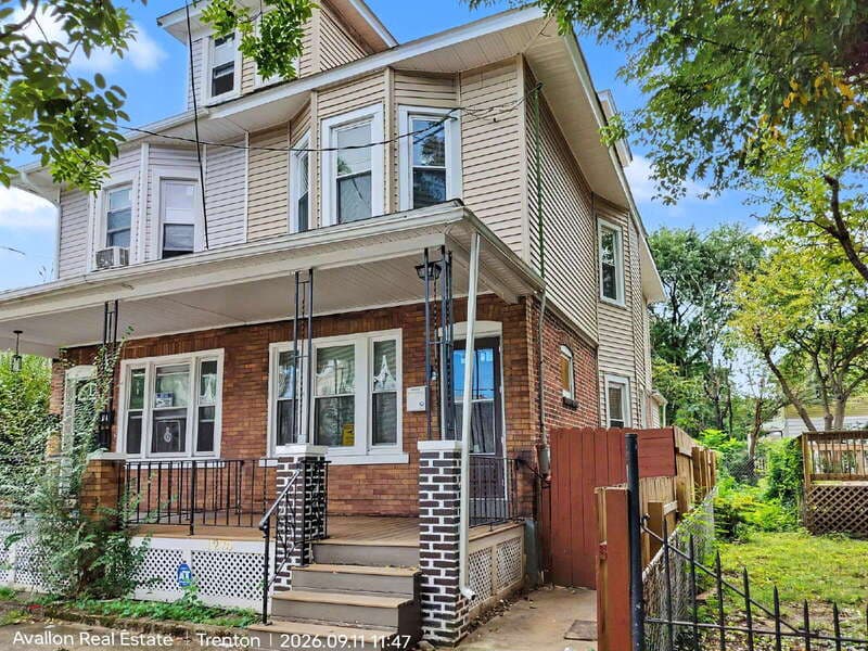 Hamilton House: 1275 Hamilton Avenue