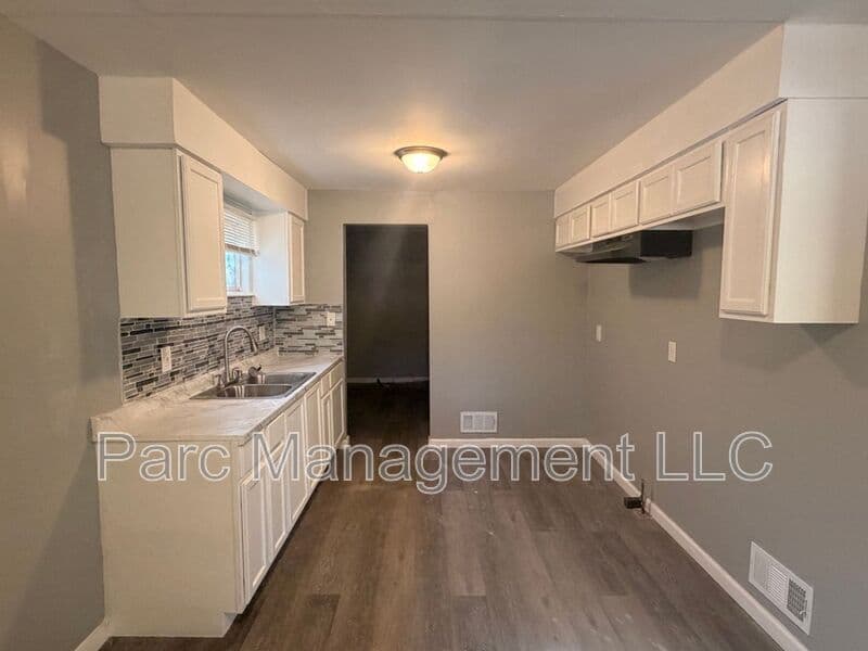 Detroit House: 15853 Dacosta Street