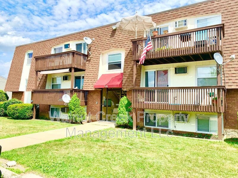 Elyria Condo: 172 Brunswick