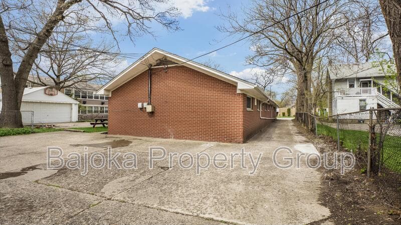 Ferndale Condo: 1615 W 9 Mile