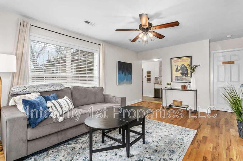 Shawnee House: 11221 West 59th Terrace