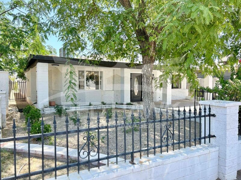 Chandler House: 281 S California St