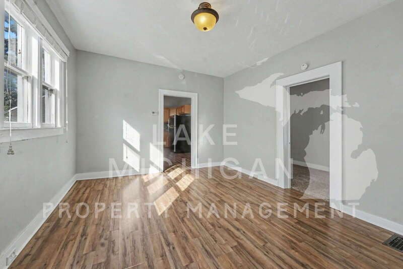 Grand Rapids House: 41 Diamond Ave NE