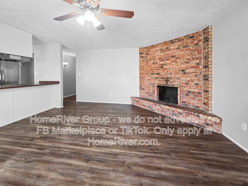 North Richland Hills House: 6905 Mid Cities Blvd