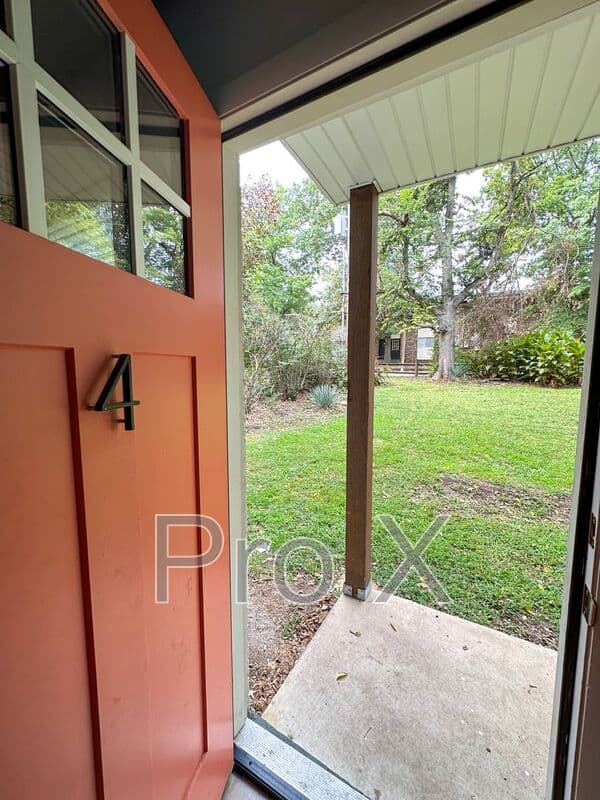 Fayetteville House: 210 S Hill Ave