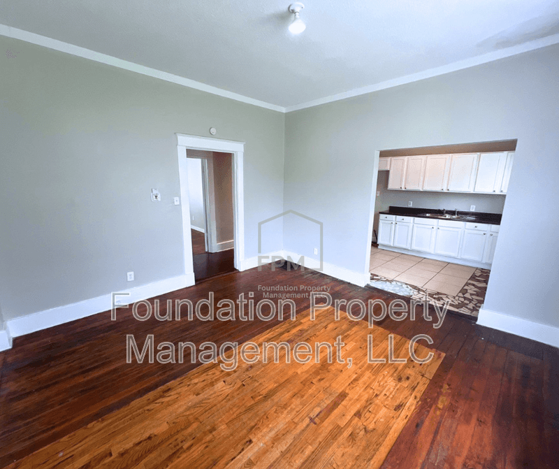 Memphis House: 701 East Alston Avenue