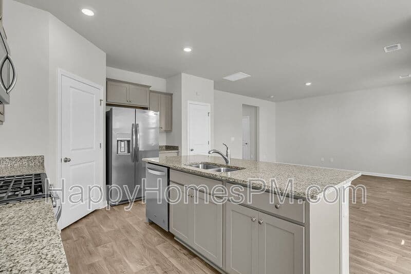 Summerville House: 509 Red Twig Rd