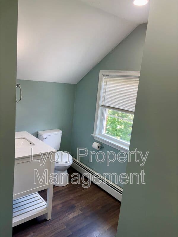 Lincoln Condo: 1 Grant Ave