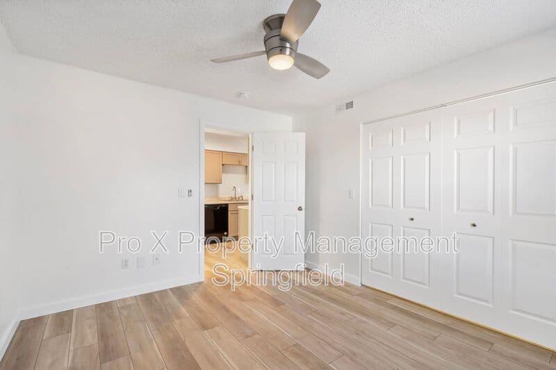 Springfield Condo: 3111 West Greenwood Street