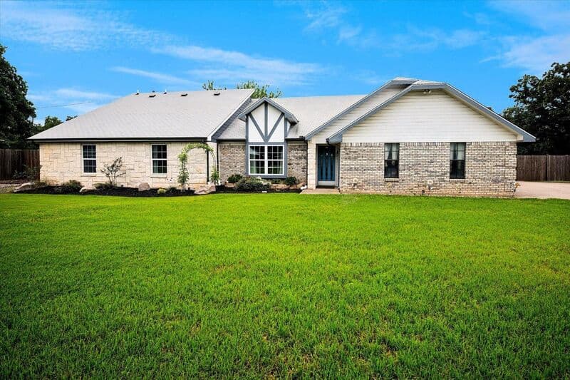 Fort Worth House: 9716 Windsor Cir
