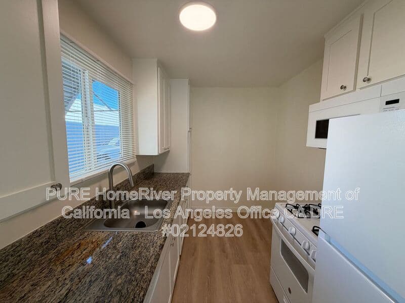 Sherman Oaks House: 4427 Murietta Ave