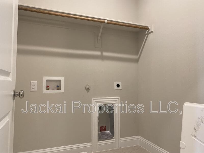 Euless Townhome: 801 Ponds Edge Lane